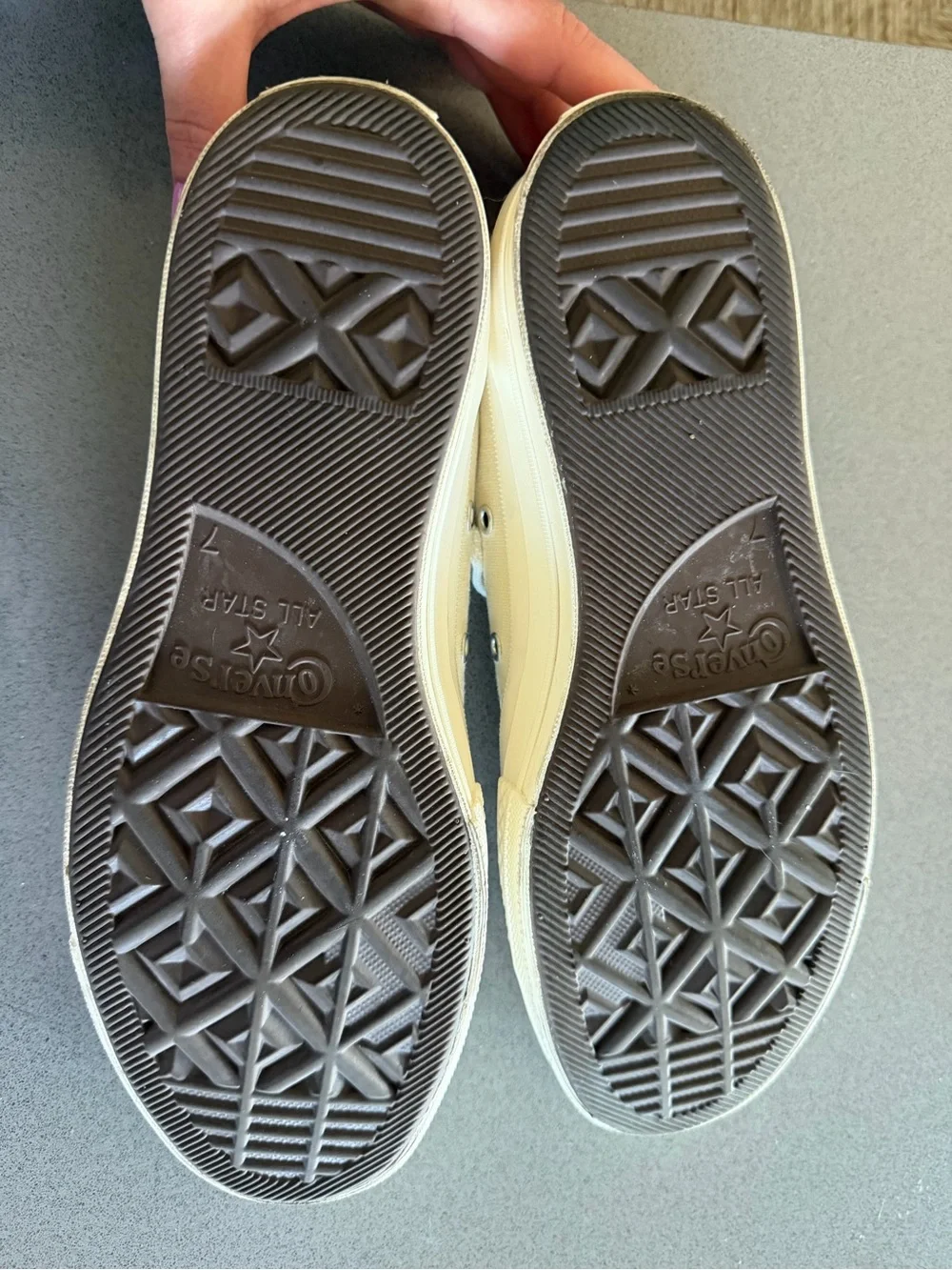 Converse Cream Low-Top Sneakers with Red Heart Graphic - Picture 4 of 5